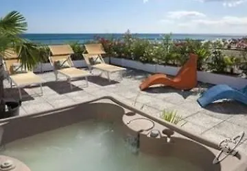 Capitol ホテル 2*