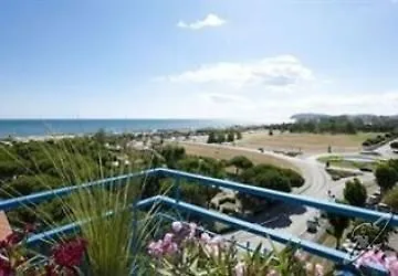 Capitol 2* Римини